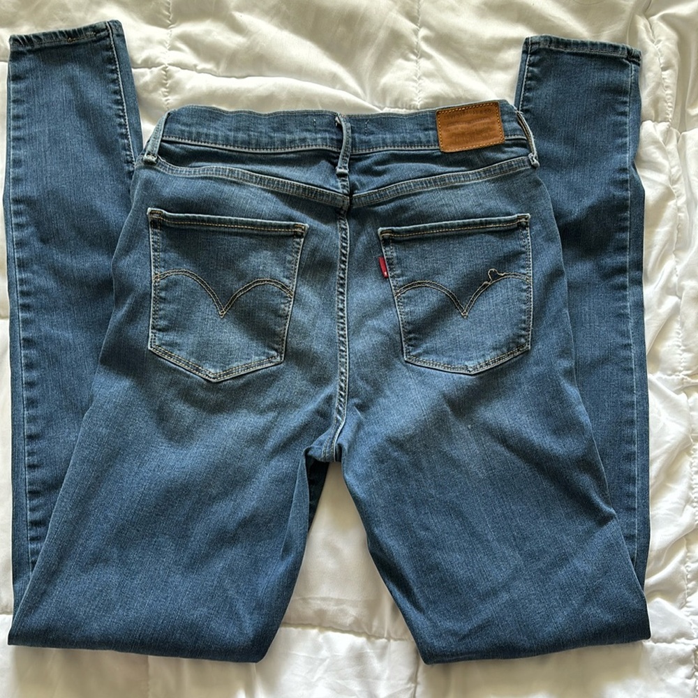 Levi Super Skinny Stretchy Jeans Size 30